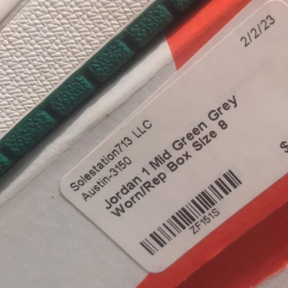 Jordan 1 mid green grey worn with replacement Nike box size  display picture 1